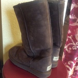 Brown tall Uggs